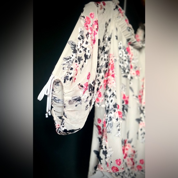 White House Black Market Floral Print Blouse - Picture 3 of 7